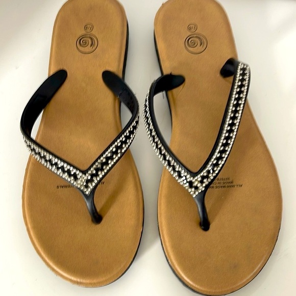 Women’s Black Flip Flops Rhinestone Toe Thong
Size 7-8 Medium - Picture 2 of 7